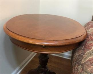 $150 - Thomasville side table