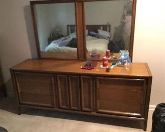 Thomasville midcentury 9 drawer 