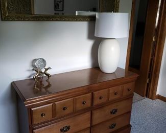 DRESSER