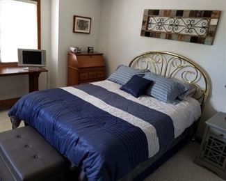 QUEEN BED