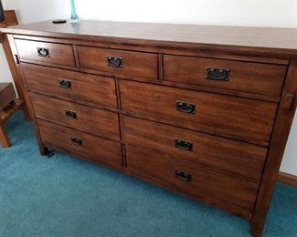 BEDROOM/MISSION OAK