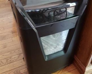 NICE SHREDDER/HOME OFFICE