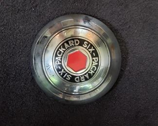 ANTIQUE HUBCAP