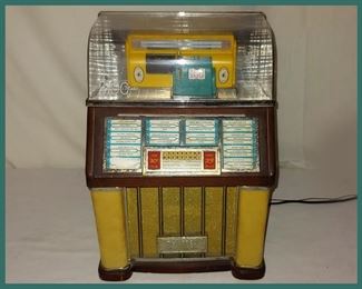 Vintage Thomas Collector's Edition Selectomatic Radio and Cassette Player; Comes with Cassettes