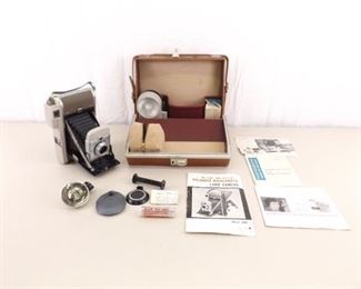 MINT Condition Polaroid Model 80B Land Camera