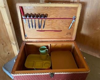 Redmon Picnic Basket with plates/cups
