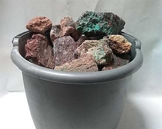 https://connect.invaluable.com/randr/auction-lot/arizona-rocks-chrysocolia-scheelite-minerals_400422EB97
