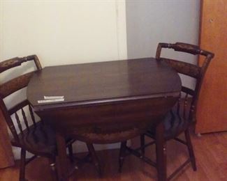 excelent condition and it is stamped hitchcock table 2 chairs