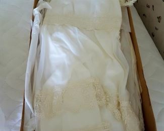 White cap sleeve vintage wedding dress
