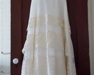 White cap sleeve vintage wedding dress