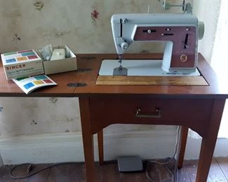 vintage Singer Touch and Sew pink Zig Zag 626 in cabinet