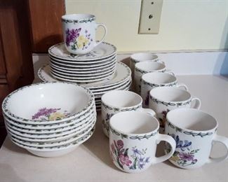 Thomson Floral Garden 31 piece dish set 