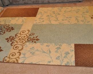 MACHINE MADE SEA FOAM GREEN, BEIGE AND BROWN AREA RUG, 5' X 8'.  OUR PRICE IS $130.00
