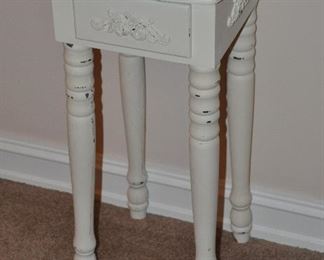 PETITE FRENCH COUNTRY IVORY ACCENT TABLE WITH ONE DRAWER.  OUR PRICE IS $40.00.