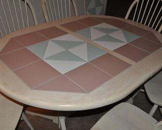A CLOSE VIEW OF THE KITCHEN TABLE INLAY.