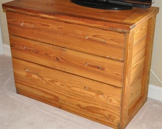 RUSTIC KNOTTY PINE CLASSIC THREE DRAWER DRESSER BY THIS END UP FURNITURE COMPANY MADE IN THE USA, 40"W X 20"D X 31"H.  OUR PRICE IS $400.00.