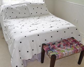 FIVE PIECE SET OF BLACK AND WHITE POLKA DOT QUEEN SIZE COMFORTER WITH TWO PILLOW CASES AND PILLOW INSERTS.  OUR PRICE IS $25.00.