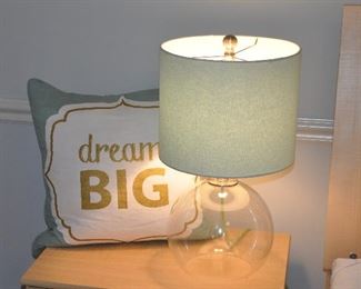 A 20.5" TEAL TABLE LAMP WITH A GLASS BOTTOM AND A "DREAM BIG" CANVAS PILLOW.  OUR PRICE FOR THE SET IS $45.00.