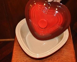 12" LE CREUSET RED CERAMIC HEART STONEWARE CASSEROLE DISH WITH LID, 1 QUART. OUR PRICE $85.00*