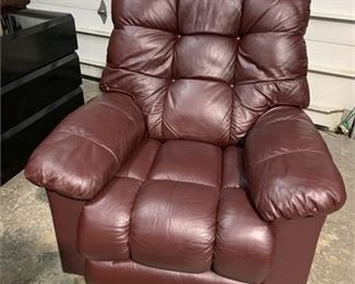 Lot 003
La-z boy Leather Gibson Rocking Recliner
