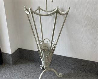 Lot 016
Metal umbrella stand