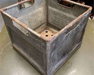 Lot 046
Vintage Pinkerton’s Metal Crate