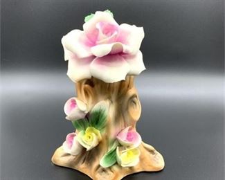 Lot 059
VIntage Capodimonte roses on tree stump