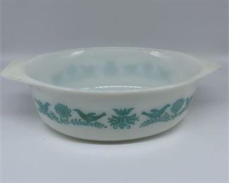 Lot 091
Vintage Pyrex turquoise bird 1.5 qt casserole dish