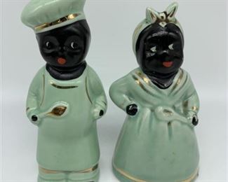 Lot 093
Black Americana salt and pepper shaker