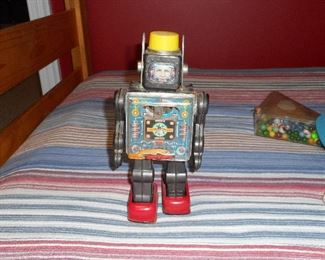 Tin Battery Operated Robot