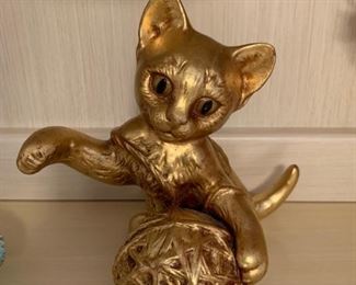 Vintage ANTHONY FREEMAN Kitten with Yarn Figurine