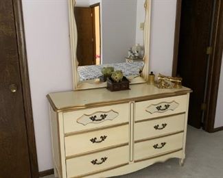 Vintage French Provincial Dresser
