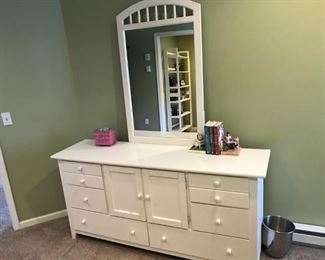 Stanley dresser with mirror