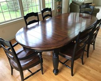 Hooker kitchen set with 2 leaves and 6 chairs