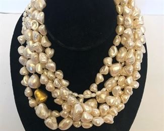 GORGEOUS BAROQUE PEARLS CHOKER WITH GOLD CLASP AND NUGGET