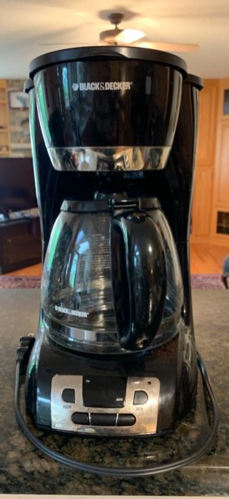 CLEARANCE $5.00 now, was $16.00........Black and Decker Coffee Maker