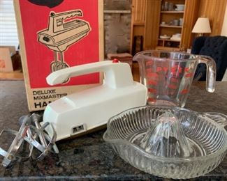 $10.00 for all........Hand Mixer, Juicer and Measuring Cup Lot