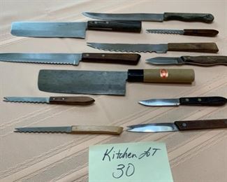 CLEARANCE  $5.00 now, was $20.00....Kitchen LOT 30  11 Knives
