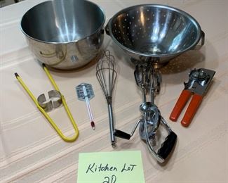 CLEARANCE !  $5.00 now, was $12.00....Kitchen LOT 20