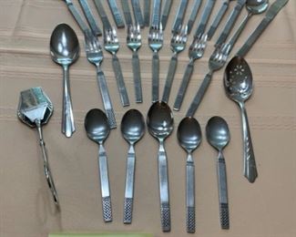 HALF OFF!   $8.00 now, was $16.00....Kitchen LOT 16  30+ Set of Stainless Flatware