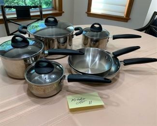 REDUCED!  $63.75 now, was $85.00....Kitchen LOT 11  Set of 6 Like New Stainless Pots and Pans French Megaware