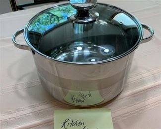 CLEARANCE  $10.00 now, was $28.00.....Kitchen LOT 4, Joy Cook Stainless Pot like new