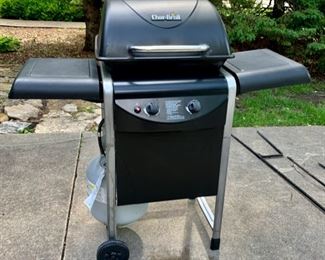 CLEARANCE   $30.00  now, was $75.00......Char-Broil Grill with Tank and Grill Cover works good!  
