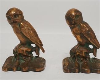 1128	PAIR OF CAST IRON OWL BOOKENDS W/ COPPER FINISH, 6 1/4 IN H 
