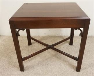 1138	STATTON OLD TOWNE END TABLE W/X STRETCHER BASE. 26 IN X 20 IN X 25 IN HIGH
