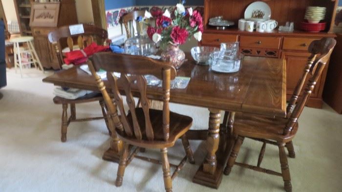 Pine Table 5'4" x 3'6", 2-10" leaves, & 5 Chairs