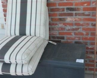 Outdoor Storage Bin, 2 Cushions