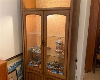 033d Lighted Display Cabinet