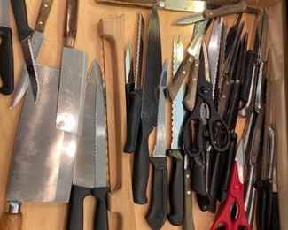 147L Drawer of Kitchen Knives