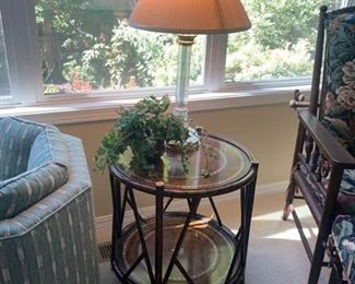302m Side Table with Glass Lamp